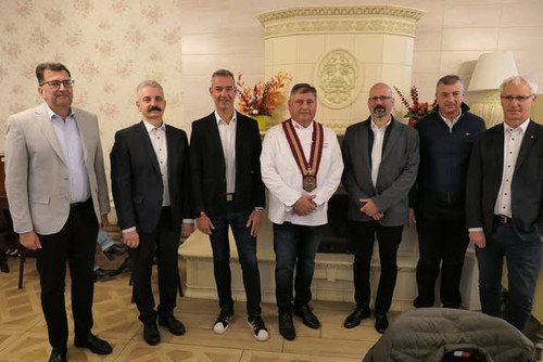 577867029 1265064432093549 1751373910616126323 n.jpg?stp=dst jpg s590x590 tt6& nc cat=108&ccb=1 7& n.jpg