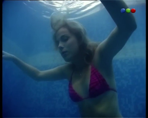 Amor en custodia (Ar) Ep 2 Melina Petriella faint 2.jpg