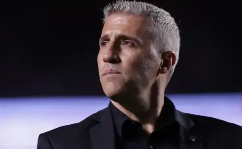 CRESPO SE PRONUNCIA! Técnico garante permanência e projeta reação no clássico contra o Corinthians