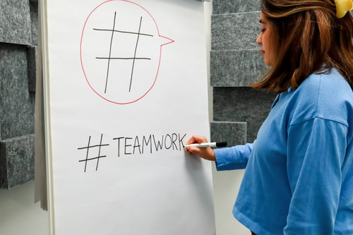 photo 1676276376345 ee600f57b5b2.jpg