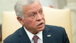 العاهل الأردني قال: إلى متى سنكتفي بإصدار إدانة تلو أخرى دون تحرك ملموس؟! الأماكن المقدسة في القدس تعرضت للتخريب والتدنيس، وسنصطف لمواجهة أي أعمال تتح...