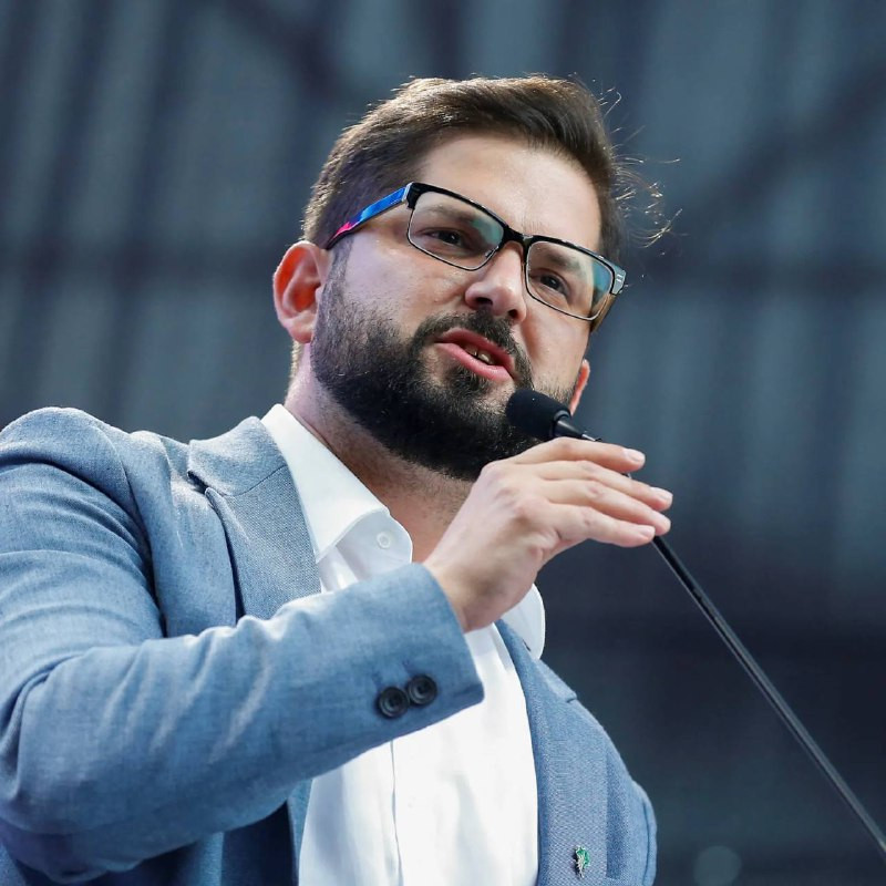 قال الرئيس التشيلي غابرييل بوريتش من منصة الجمعية العامة للأمم المتحدة: "لا أريد أن أرى نتنياهو وعائلته يُمزّقون إربا بقصف صاروخي، بل أريد أن أرى نتني...