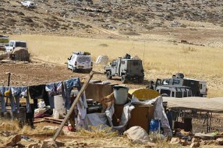 الصوت الفلسطيني | أبلغت سلطات الاحتلال عن نيتها هدم 3 منازل تعود لأشقاء من عرب الكعابنة في شمال غرب القدس المحتلة، مع العلم أنهم يقيمون فيها منذ أكثر ...