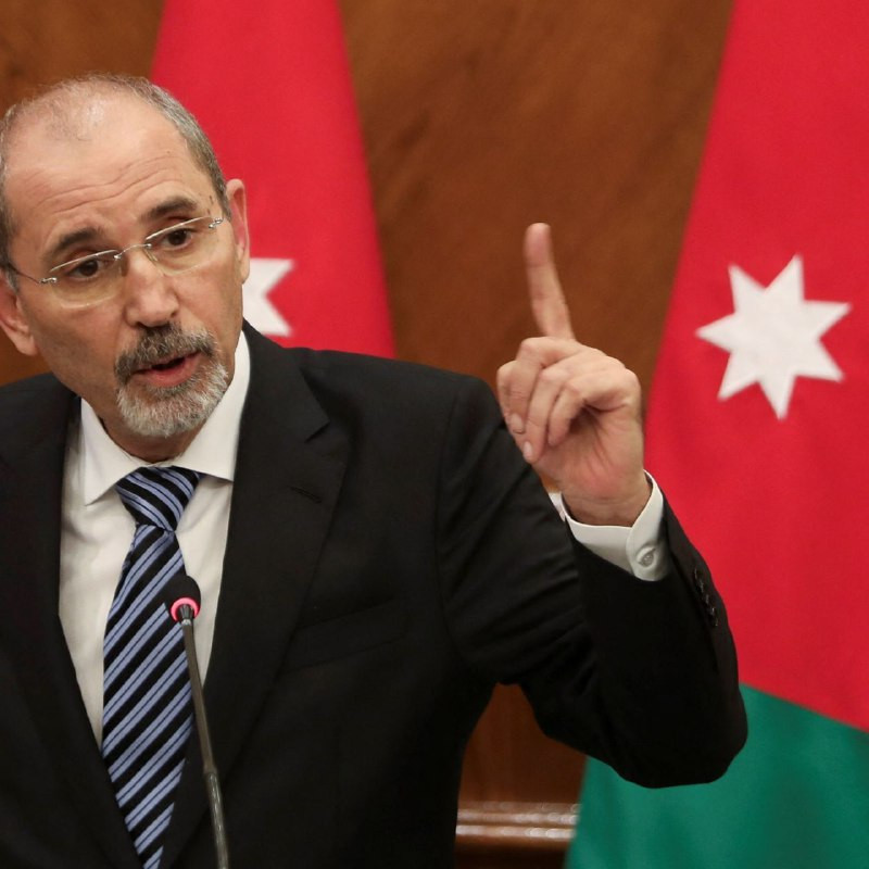 وزارة الخارجية الأردنية: نحمّل "إسرائيل" مسؤولية اعتداء مستوطنين على شاحنات مساعدات أردنية أثناء توجهها نحو غزة مساء أمس الأحد....