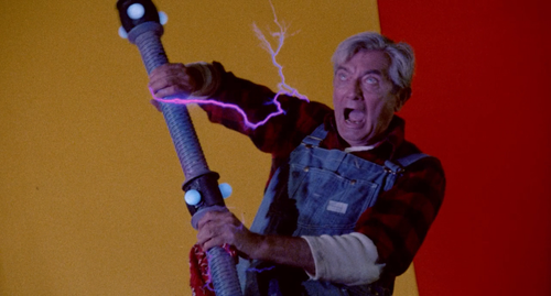 cap Killer.Klowns.from.Outer.Space.1988.REMASTERED.720p.BluRay.X264 AMIABLE 00 09 21 02.png