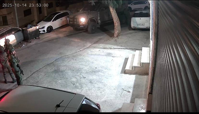 قوات الاحتلال تقتحم منزل الأسير المبعد محمد الصعيدي في بلدة بيتونيا غرب رام الله....