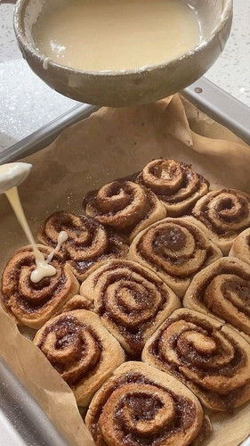 cinnamon rolls.jpg