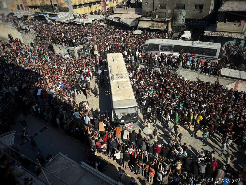 صور من استقبال أسرى قطاع غزة المحررين ضمن صفقة التبادل في خانيونس...