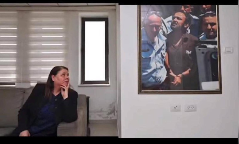 زوجة الأسير القائد مروان البرغوثي: "فداء لغزة وفلسطين وشعبنا، صحيح يا مروان أنها صعبة وتوجع، ولكن أنا أعرفك وأعرف أن ما يهون وجعك هو وقف الدمار والخرا...