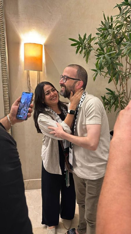 بدأ لقاء الأسرى المحررين المبعدين مع ذويهم في القاهرة بعد سنوات من الأسر....