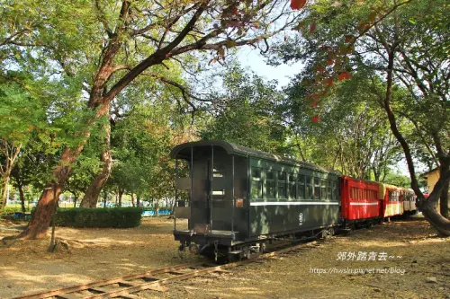 00017 DL 2 柴油機車.webp