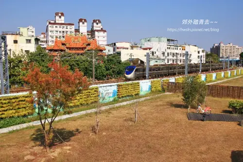 00004 森林之歌看火車.webp