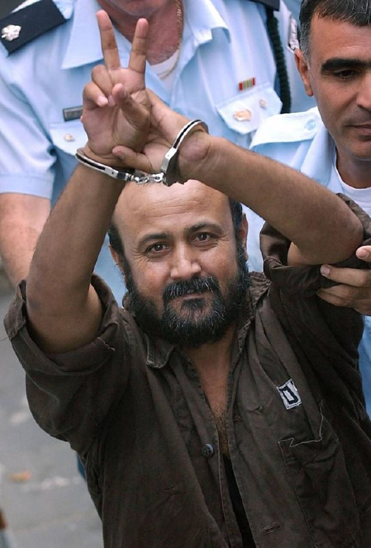 مصادر صحفية: تعرض الأسير مروان البرغوثي للاعتداء بالضرب أثناء نقله من سجن ريمون إلى سجن مجدو في منتصف سبتمبر الماضي. شارك 8 أفراد من وحدة "نحشون" الإس...