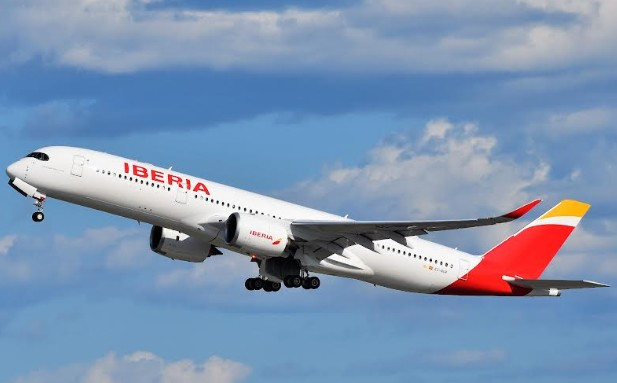 iberia vuelo.jpg Grupo Iberia cierra un verano récord con 34.000 vuelos