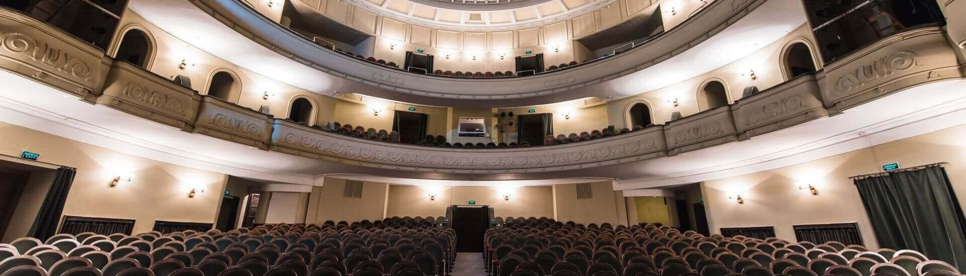 Пішли в театр