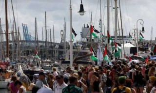 متحدثة باسم أسطول الصمود: كل ما نحمله هو مساعدات إنسانية تشمل حليب الأطفال والأغذية. نهدف إلى فتح ممر إنساني لإدخال المساعدات بشكل منتظم إلى الناس في ...