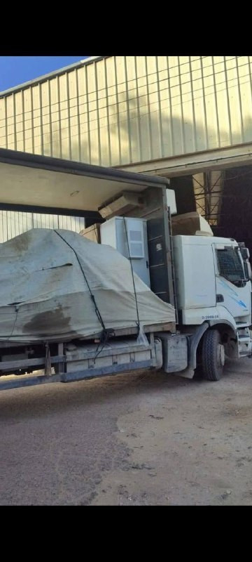 لحظات دخول شاحنات محملة بمعدات وطاقة شمسية وأجهزة إتصالات وبطاريات متطورة جداً من موراج لصالح شركة اوريدوا Ooredoo في وسط القطاع....