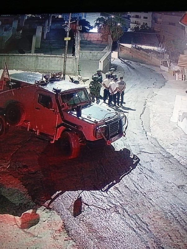 قوات الاحتلال اعتقلت عددًا من الشبان خلال اقتحام الضاحية العليا شرق نابلس....