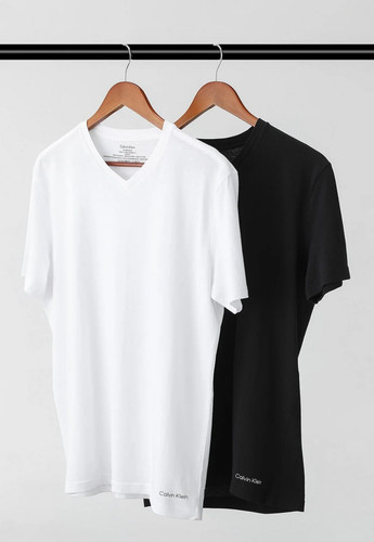 Kit 2 Camisetas Masc M9066i V neck Em Algodão Calvin Klein.jpg