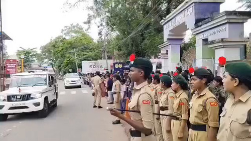 dG dECy0VZSDMGny.jpg