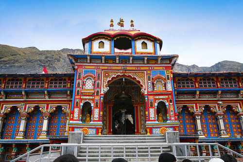 How to Compare Badrinath Temple Tour Packages Before Booking.jpg