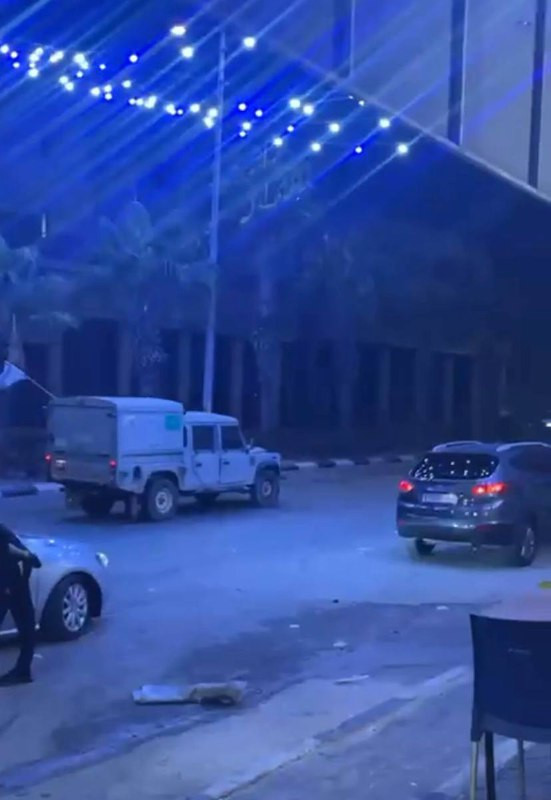 شنت قوات الاحتلال سلسلة اقتحامات في الضفة الغربية، شملت طوباس، مخيم عسكر شرق نابلس والقديم منه، بلدة سنيريا جنوب قلقيلية، وسط جنين حيث اعتُقل شاب، وبل...