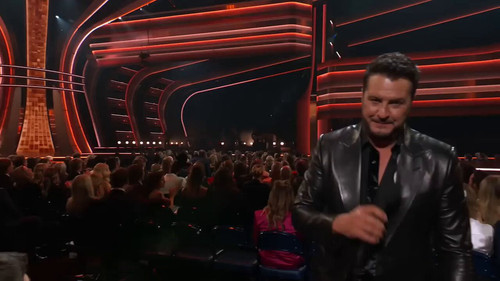 atj aOfj4ec2Sg3b.jpg