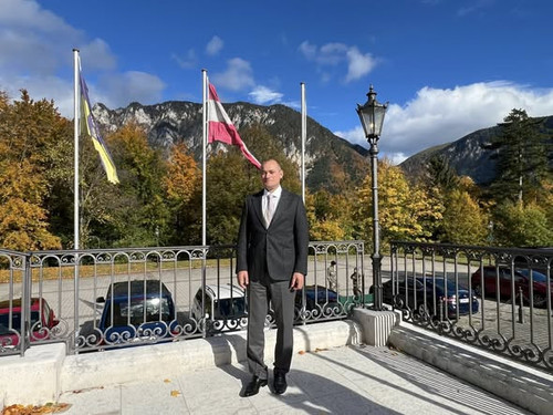 571209773 1375306323991367 4448337637081945509 n.jpg?stp=cp6 dst jpg s590x590 tt6& nc cat=108&ccb=1 .jpg