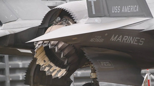 Gj22odOW8AAIBIk.jpg