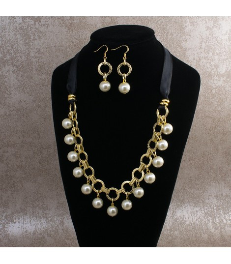 collar racimo perlas y cristales.jpg