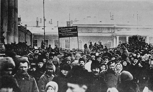 ManifestaciónAFavorDeLaRepúblicaPetrogrado1917 russiainrevolut00jone.jpg