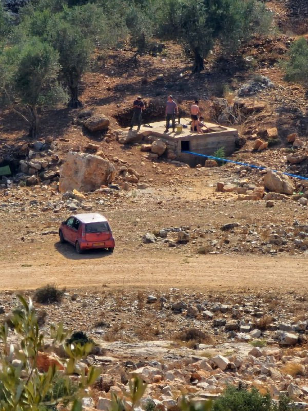 مصادر محلية: مستوطنون يقتحمون عين مياه في بلدة الزاوية بمدينة سلفيت....