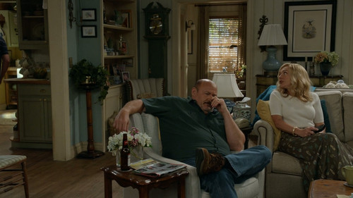 Georgie.and.Mandys.First.Marriage.S02E02.Fan.Mail.and.Old Timey.Organ.Music.720p.AMZN.WEB DL.DDP5.1..jpg