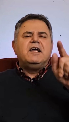 JXhWkY0c6UuAB4 k.jpg