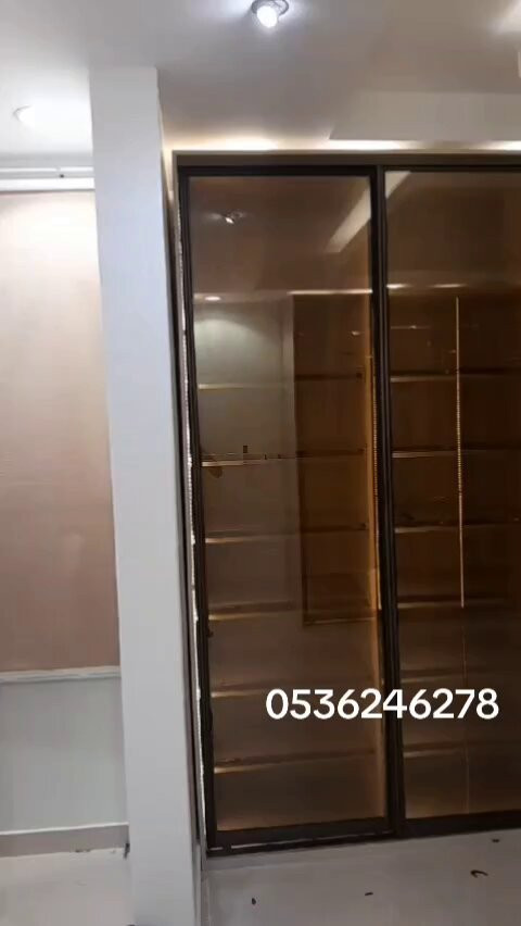 blau kL0LNA9SYIO.jpg