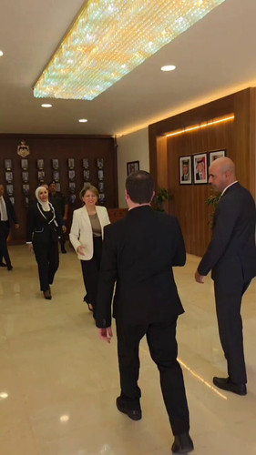 ea 2 OkPQjGaBzRV.jpg