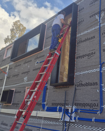 CASA 09 Aplicação de Silicone.jpg