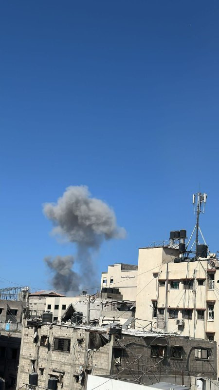 من الغارات التي تنفذها طائرات الاحتلال على مخيم الشاطئ غرب مدينة غزة....