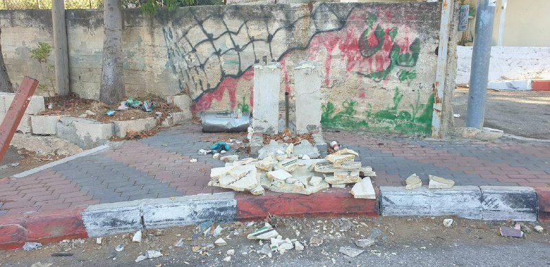 قوات الاحتلال تقتحم وتدمر النصب التذكاري للشهيد يزن شيحة عند مدخل مديرية النقل والمواصلات في البيرة...