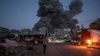 طيران الاحتلال يشن غارة على المناطق الشرقية لمدينة خان يونس، جنوب قطاع غزة....