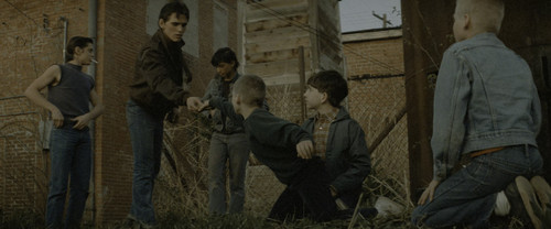 The.Outsiders.1983.Theatrical.2160p.UHD.BluRay.CZ EN.DTS HD.MA.5.1.HDR.x265 E.mkv snapshot 00.05.10 .jpg