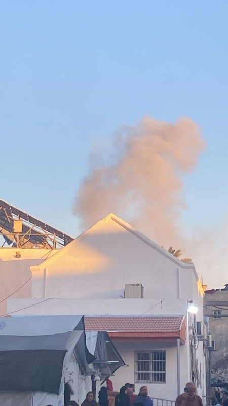 غارة جوية من طيران الاحتلال تستهدف حي الشجاعية شرق مدينة غزة...