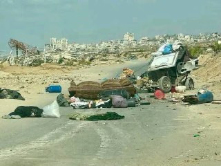 صورة | الاحتلال استُهدف عائلة غزية أثناء محاولتها العودة إلى منزلها في مدينة غزة...