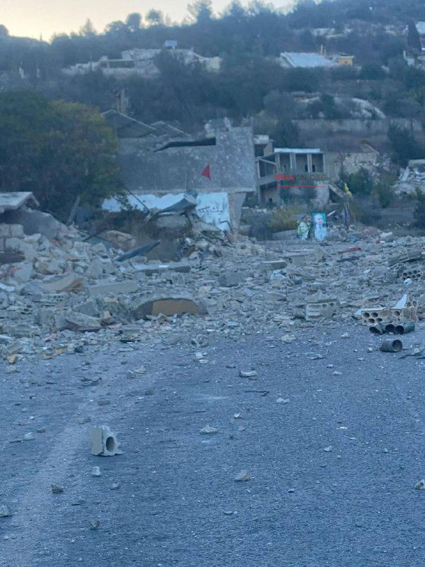 آثار تفجير الاحتلال لأحد المباني في بلدة عديسة جنوب لبنان، فجر اليوم...