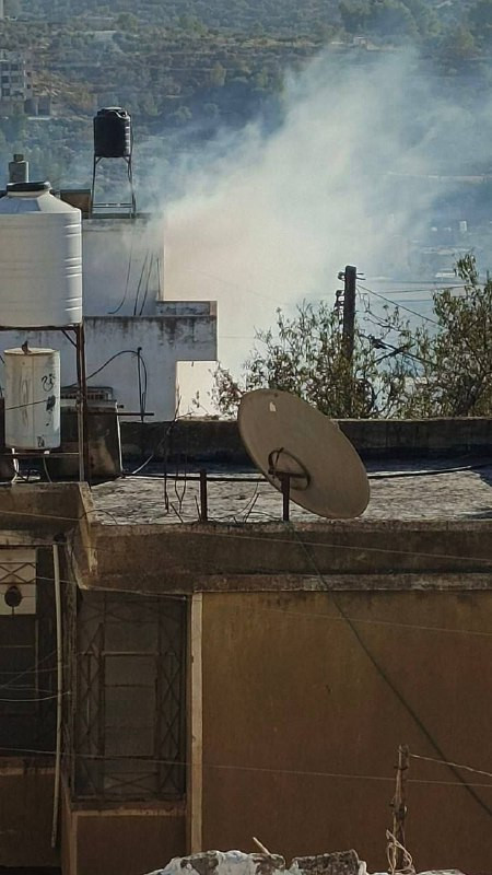 اندلاع مواجهات في بلدة بيتا جنوب نابلس، والاحتلال يُطلق قنابل الغاز....