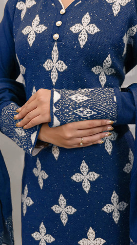 Kurta Blue Flower Detail2.jpg