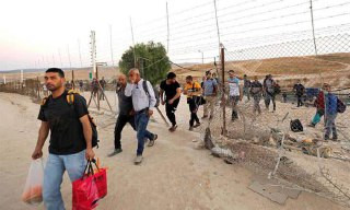 موقع واللا العبري: شهدت عمليات إطلاق النار على الفلسطينيين الذين يحاولون اجتياز الجدار الفاصل للبحث عن عمل ارتفاعًا حادًا، حيث بلغت الإصابات منذ بداية...