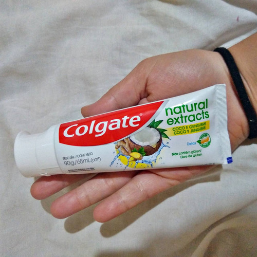 Colgate Creme Dental Natural Extracts Detox 90g.jpg