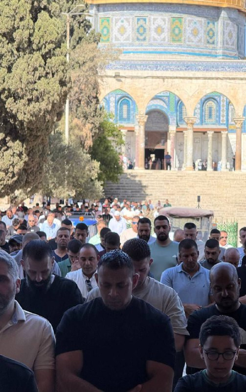 رغم المنع والتضييق.. عشرات آلاف المصلين أدوا صلاة الجمعة في المسجد الأقصى المبارك...