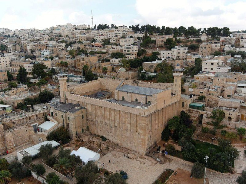 الاحتلال يغلق الحرم الإبراهيمي الشريف يوم الأربعاء الموافق 8/10/2025م والخميس 9/10/2025م بحجة الأعياد اليهودية....